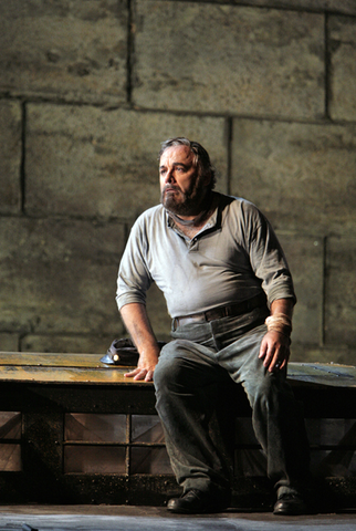 Paolo Gavanelli (Michele), Il Tabarro, Giacomo Puccini. San Francisco Opera, 2009-10. Photographer: Cory Weaver/San Francisco Opera.