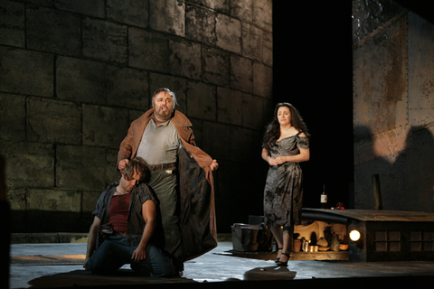 Brandon Jovanovich (Luigi), Paolo Gavenelli (Michele), Patricia Racette (Giorgetta), Il Tabarro, Giacomo Puccini. San Francisco Opera, 2009-10. Photographer: Cory Weaver/San Francisco Opera.