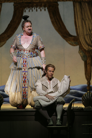 Peter Rose (Osmin), Andrew Bidlack (Pedrillo), Die Entführung aus dem Serail, Wolfgang Amadeus Mozart. San Francisco Opera, 2009-10. Photographer: Cory Weaver/San Francisco Opera.