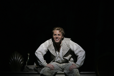 Andrew Bidlack (Pedrillo), Die Entführung aus dem Serail, Wolfgang Amadeus Mozart. San Francisco Opera, 2009-10. Photographer: Cory Weaver/San Francisco Opera.