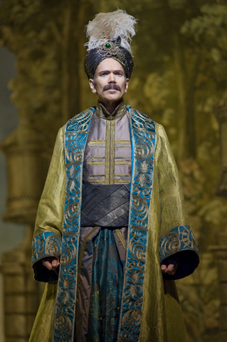 Charles Shaw Robinson (Pasha Selim), Die Entführung aus dem Serail, Wolfgang Amadeus Mozart. San Francisco Opera, 2009-10. Photographer: Terrence McCarthy/San Francisco Opera.