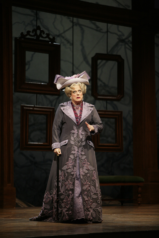 Sheila Nadler (The Duchess of Krakenthorp), La Fille du Régiment, Gaetano Donizetti. San Francisco Opera, 2009-10. Photographer: Cory Weaver/San Francisco Opera.