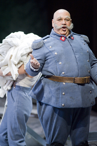 Diana Damrau (Marie), Bruno Praticò (Sulpice), La Fille du Régiment, Gaetano Donizetti. San Francisco Opera, 2009-10. Photographer: Terrence McCarthy/San Francisco Opera.