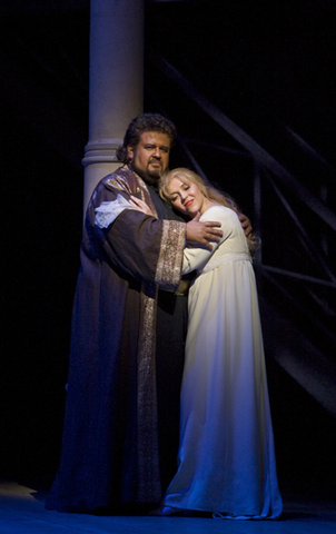 Johan Botha (Otello), Zvetelina Vassileva (Desdemona), Otello, Guiseppe Verdi. San Francisco Opera, 2009-10. Photographer: Cory Weaver/San Francisco Opera.