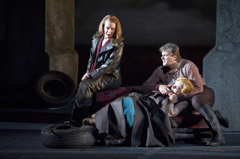 Nina Stemme (Brünnhilde), Christopher Ventris (Siegmund), Eva-Marie Westbroek (Sieglinde), Die Walküre, Richard Wagner. San Francisco Opera, 2009-10. Photographer: Terrence McCarthy/San Francisco Opera.