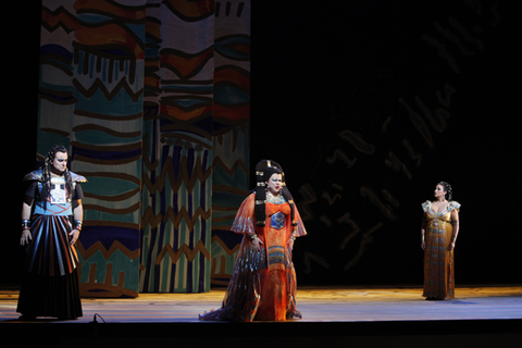 Marcello Giordani (Radames), Dolora Zajick (Amneris), Micaela Carosi (Aida), Aida, Giuseppe Verdi. San Francisco Opera, 2010-11. Photographer: Cory Weaver/San Francisco Opera.