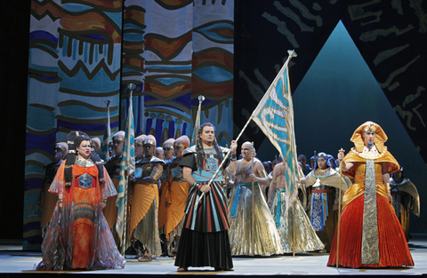 Dolora Zajick (Amneris), Marcello Giordani (Radames), Christian Van Horn (King of Eqypt), Chorus, Aida, Giuseppe Verdi. San Francisco Opera, 2010-11. Photographer: Cory Weaver/San Francisco Opera.