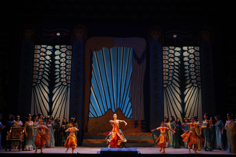 Nirmala Madhava (Dancer, Pampa Dance Company), Aida, Giuseppe Verdi. San Francisco Opera, 2010-11. Photographer: Cory Weaver/San Francisco Opera.