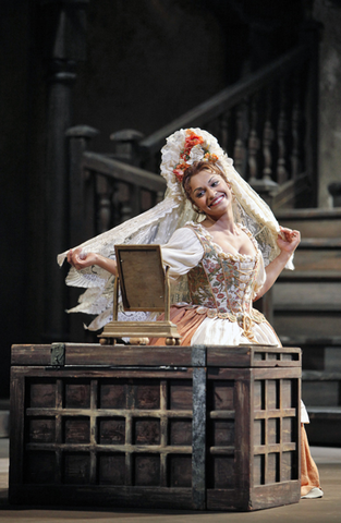 Danielle de Niese (Susanna), Le Nozze di Figaro, Wolfgang Amadeus Mozart. San Francisco Opera, 2010-11. Photographer: Cory Weaver/San Francisco Opera.