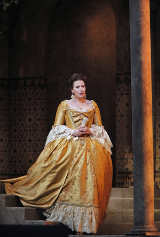 Ellie Dehn (Countess Almaviva), Le Nozze di Figaro, Wolfgang Amadeus Mozart. San Francisco Opera, 2010-11. Photographer: Cory Weaver/San Francisco Opera.