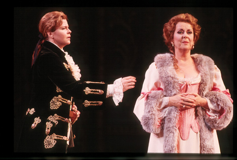 Susan Graham (Octavian), Yvonne Kenny (The Marschallin), Der Rosenkavalier, Richard Strauss. San Francisco Opera, 2000-01. Photographer: Ken Friedman/San Francisco Opera.