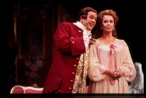 Franz Hawlata (Baron Ochs), Yvonne Kenny (The Marschallin), Der Rosenkavalier, Richard Strauss. San Francisco Opera, 2000-01. Photographer: Ken Friedman/San Francisco Opera.