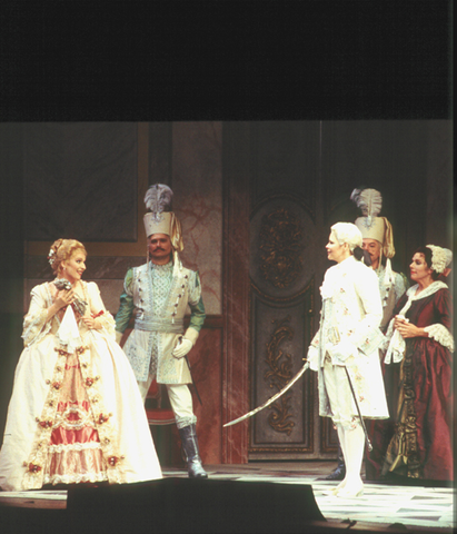 Kirsten Blanck (Sophie), Susan Graham (Octavian), Penelope Chalmers (Marianne), Supernumeraries, Der Rosenkavalier, Richard Strauss. San Francisco Opera, 2000-01. Photographer: Larry Merkle/San Francisco Opera.