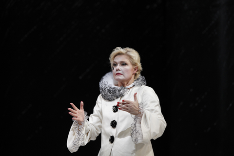 Karita Mattila (Emilia Marty), Věc Makropulos, Leoš Janáček. San Francisco Opera, 2010-11. Photographer: Cory Weaver/San Francisco Opera.