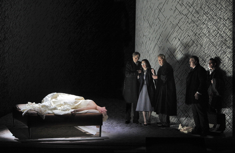 Karita Mattila (Emilia Marty), Gerd Grochowski (Baron Jaraslav Prus), Susannah Biller (Kristina), Dale Travis (Dr. Kolenatý), Miro Dvorsky (Albert Gregor), Thomas Glenn (Vítek), Věc Makropulos, Leoš Janáček. San Francisco Opera, 2010-11. Photographer: Cory Weaver/San Francisco Opera.