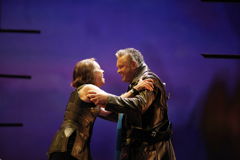 Nina Stemme (Brϋnhilde), Ian Storey (Siegfried), Gotterdämmerung, Richard Wagner. San Francisco Opera, 2010-11. Photographer: Cory Weaver/San Francisco Opera.