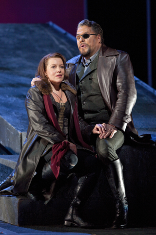 Nina Stemme (Brünnhilde), Mark Delavan (Wotan), Die Walküre, Richard Wagner. San Francisco Opera, 2010-11. Photographer: Cory Weaver/San Francisco Opera.