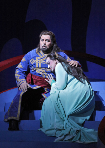 Marco Berti (Calaf), Iréne Theorin (Turandot), Turandot, Giacomo Puccini. San Francisco Opera, 2011-12. Photographer: Cory Weaver/San Francisco Opera.