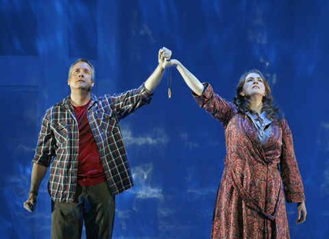 William Burden (Dan Hill), Melody Moore (Susan Rescorla), Heart of a Soldier, Christopher Theofanidis. San Francisco Opera, 2011-12. Photographer: Cory Weaver/San Francisco Opera.