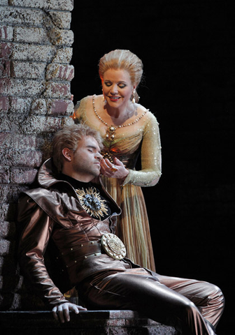 Renée Fleming (Lucrezia Borgia), Michael Fabiano (Gennaro), Lucrezia Borgia, Gaetano Donizetti. San Francisco Opera, 2011-12. Photographer: Cory Weaver/San Francisco Opera.