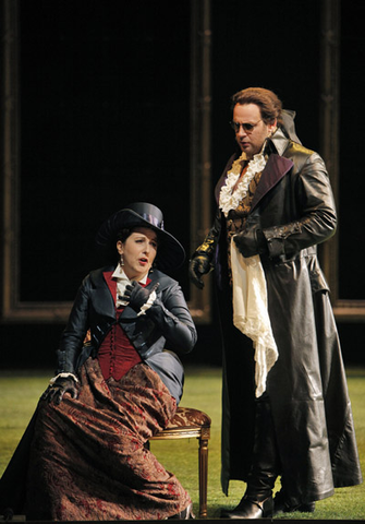 Serena Farnocchia (Donna Elvira), Lucas Meachem (Don Giovanni), Don Giovanni, Wolfgang Amadeus Mozart. San Francisco Opera, 2011-12. Photographer: Cory Weaver/San Francisco Opera.