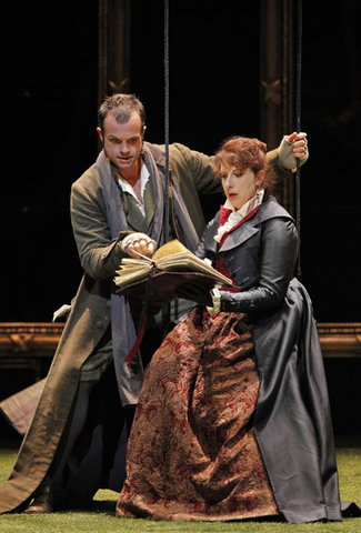 Marco Vinco (Leporello), Serena Farnochia (Donna Elvira), Don Giovanni, Wolfgang Amadeus Mozart. San Francisco Opera, 2011-12. Photographer: Cory Weaver/San Francisco Opera.