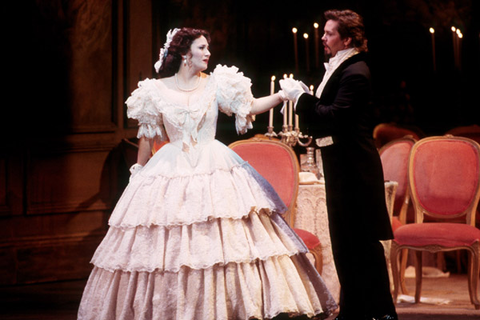 Patricia Racette (Violetta), Stephen Mark Brown (Alfredo), La Traviata, Giuseppe Verdi. San Francisco Opera, 2000-01. Photographer: Ken Friedman/San Francisco Opera.