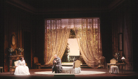 Patricia Racette (Violetta), Christopher Robertson (Giorgio Germont), La Traviata, Giuseppe Verdi. San Francisco Opera,2000-01. Photographer: Ken Friedman/San Francisco Opera.