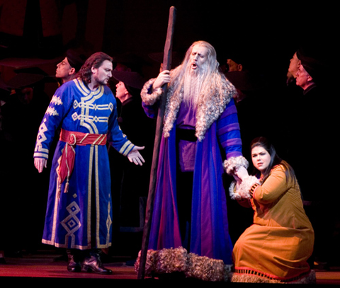 Walter Fraccaro (Calaf), Christian Van Horn (Timur), Leah Crocetto (Liù), Turandot (II) Giacomo Puccini. San Francisco Opera, 2011-12. Photographer: D. Ross Cameron/San Francisco Opera.