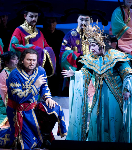 Walter Fraccaro (Calaf), Susan Foster (Turandot), Turandot (II) Giacomo Puccini. San Francisco Opera, 2011-12. Photographer: D. Ross Cameron/San Francisco Opera.