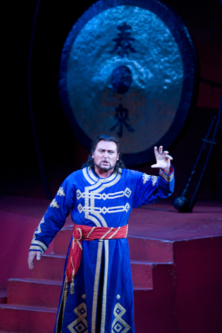 Walter Fraccaro (Calaf), Turandot (II), Giacomo Puccini. San Francisco Opera, 2011-12. Photographer: D. Ross Cameron/San Francisco Opera.