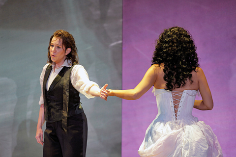 Joyce DiDonato (Romeo), Nicole Cabell (Giulietta), I Capuleti e i Montecchi, Vincenzo Bellini. San Francisco Opera, 2012-13. Photographer: Cory Weaver/San Francisco Opera.