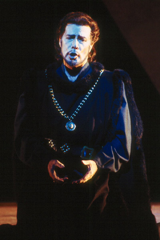 Samuel Ramey (Fiesco), Simon Boccanegra, Giuseppe Verdi. San Francisco Opera, 2000-01. Photographer: Larry Merkle/San Francisco Opera.