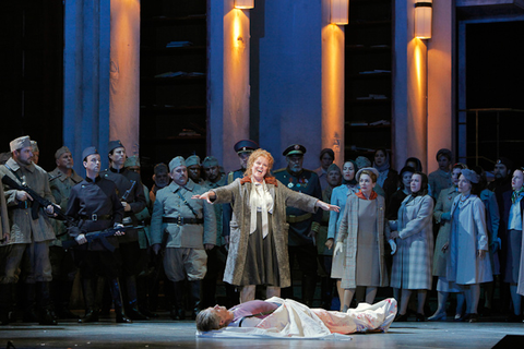 Petra Lang (Ortrud), Gerd Grochowski (Friedrich von Telramund), Chorus, Lohengrin, Richard Wagner. San Francisco Opera, 2012-13. Photographer: Cory Weaver/San Francisco Opera.