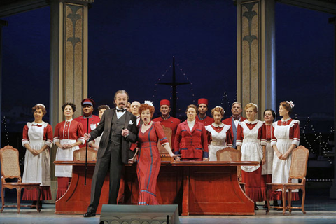 Marco Vinco (Don Alfonso), Susannah Biller (Despina), Chorus, Così fan tutte, Wolfgang Amadeus Mozart. San Francisco Opera, 2012-13. Photographer: Cory Weaver/San Francisco Opera.