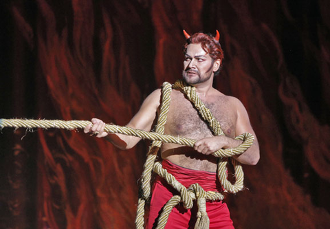 Ildar Abdrazakov (Mefistofele), Mefistofele, Arrigo Boito. San Francisco Opera, 2013-14. Photographer: Cory Weaver/San Francisco Opera.