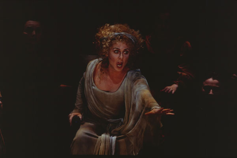 Elena Zaremba (Ulrica), Un Ballo in Maschera, Giuseppe Verdi. San Francisco Opera, 1999-2000. Photographer: Ken Friedman/San Francisco Opera.