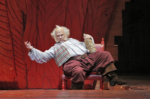 Bryn Terfel (Sir John Falstaff), Falstaff, Giuseppe Verdi. San Francisco Opera, 2013-14. Photographer: Cory Weaver/San Francisco Opera.