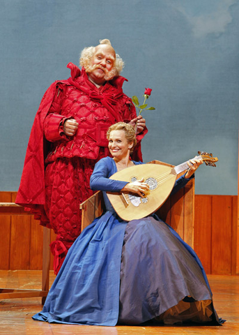 Bryn Terfel (Sir John Falstaff), Ainhoa Arteta (Alice Ford), Falstaff, Giuseppe Verdi. San Francisco Opera, 2013-14. Photographer: Cory Weaver/San Francisco Opera.