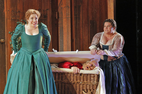 Renee Rapier (Meg Page), Bryn Terfel (Sir John Falstaff), Meredith Arwady (Dame Quickly), Falstaff, Giuseppe Verdi. San Francisco Opera, 2013-14. Photographer: Cory Weaver/San Francisco Opera.