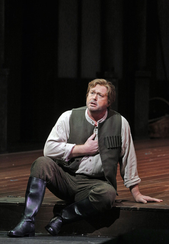 Ian Storey (Erik), Der Fliegende Holländer, Richard Wagner. San Francisco Opera, 2013-14. Photographer: Cory Weaver/San Francisco Opera.