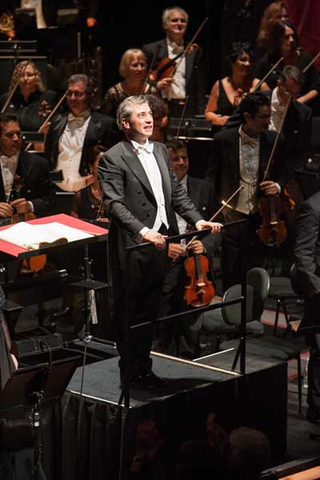 Nicola Luisotti, Requiem, Giuseppe Verdi. San Francisco Opera, 2013-14. Photographer: Drew Altizer/San Francisco Opera.