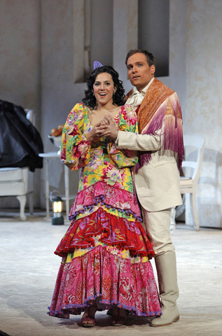 Daniela Mack (Rosina), Alek Shrader (Count Almaviva), Il Barbiere di Siviglia, Gioachino Rossini. San Francisco Opera, 2013-14. Photographer: Cory Weaver/San Francisco Opera.