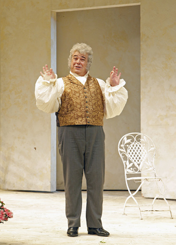 Maurizio Muraro (Dr. Bartolo), Il Barbiere di Siviglia, Gioachino Rossini. San Francisco Opera, 2013-14. Photographer: Cory Weaver/San Francisco Opera.