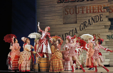 Kirsten Wyatt (Ellie Mae Chipley), Chorus, Show Boat, Jerome Kern. San Francisco Opera, 2013-14. Photographer: Cory Weaver/San Francisco Opera.