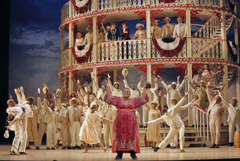 Angela Renee Simpson (Queenie), Chorus, Show Boat, Jerome Kern. San Francisco Opera, 2013-14. Photographer: Cory Weaver/San Francisco Opera.