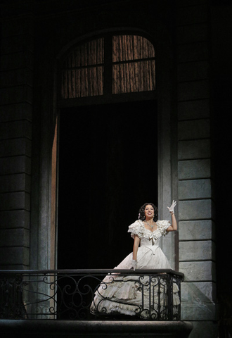 Nicole Cabell (Violetta Valéry), La Traviata, Giuseppe Verdi. San Francisco Opera, 2013-14. Photographer: Cory Weaver/San Francisco Opera.