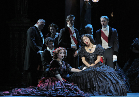 Zanda Svede (Flora Bervoix), Nicole Cabell (Violetta Valéry), Chorus, La Traviata, Giuseppe Verdi. San Francisco Opera, 2013-14. Photographer: Cory Weaver/San Francisco Opera.