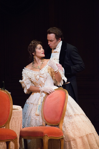 Ailyn Pérez (Violetta Valéry), Stephen Costello (Alfredo Germont), La Traviata, Giuseppe Verdi. San Francisco Opera, 2013-14. Photographer: Cory Weaver/San Francisco Opera.