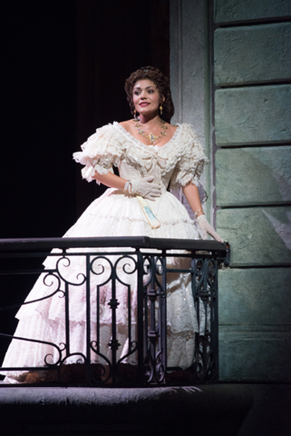 Ailyn Pérez (Violetta Valéry), La Traviata, Giuseppe Verdi. San Francisco Opera, 2013-14. Photographer: Cory Weaver/San Francisco Opera.